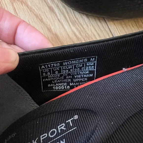 Rockport Black Leather Snake Heels - Picture 8 of 8